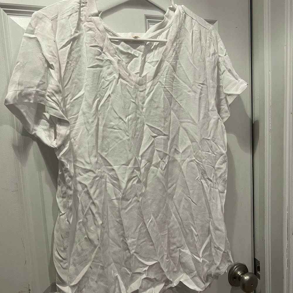 White tee